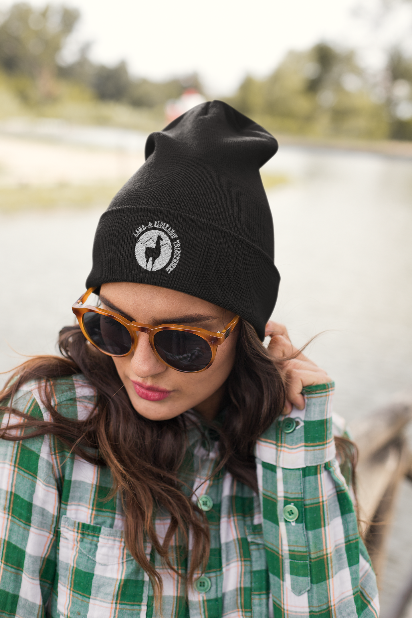 Beanie mit Stickerei